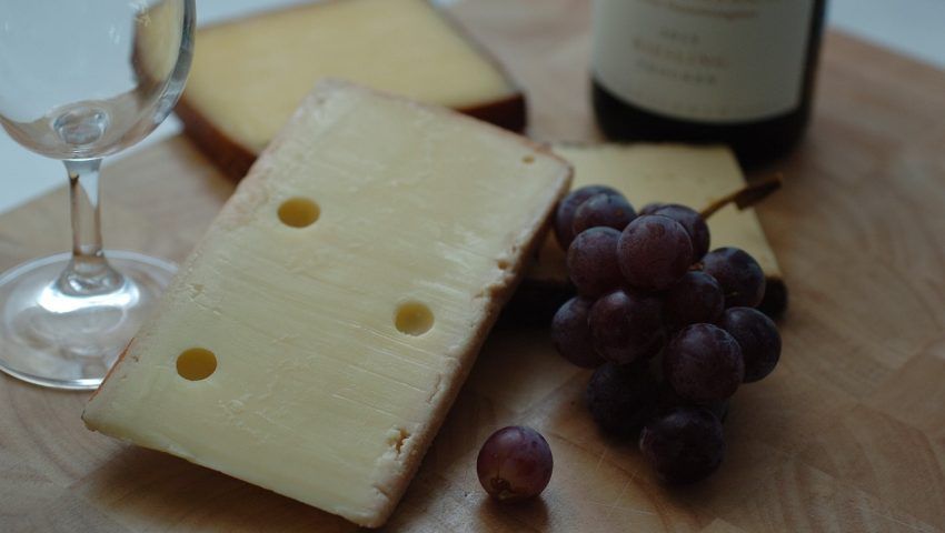 Abbinamento-tra-cibo-e-vino-per-concordanza-o-per-contrapposizione