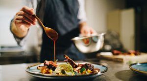 dipendente in cucina